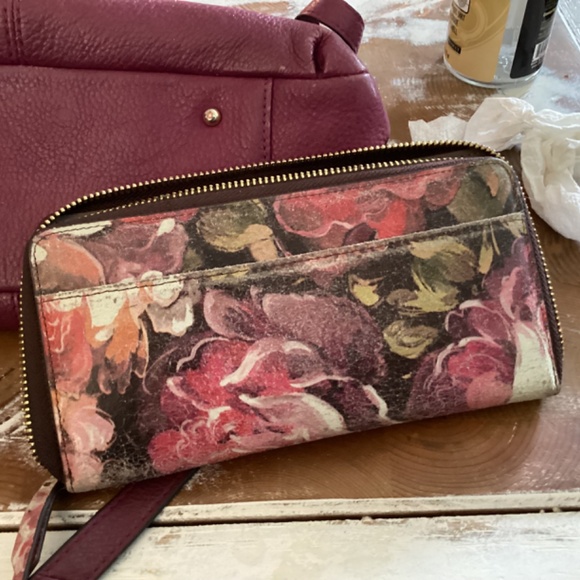 Crossbody lamb leather Aimee Kestenberg raspberry leather crossbody with wallet - Picture 10 of 14